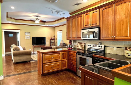 Russellville Haus | Simple Shaker Home - Only 1.5 miles from I-40 and Scenic Hwy 7