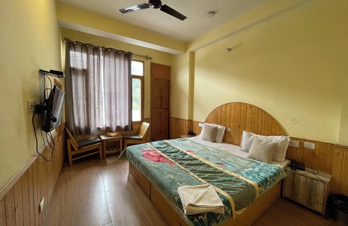 Vashist Hotel | Singh Saab Rooms & Cafe