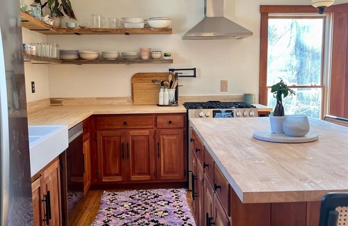 Pemaquid Beach Haus | Single-family home situated on the waterfront in the beautiful midcoast Maine