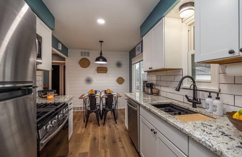 Cleveland Haus | Single level, close to airport, WiFi, pet friendly