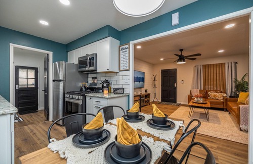 Cleveland Haus | Single level, close to airport, WiFi, pet friendly