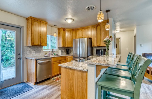 Bandon Haus | NEUE AUFLISTUNG! - Modernisiertes, hundefreundliches Haus mit einfachem Zugang zum Strand und zur Stadt!