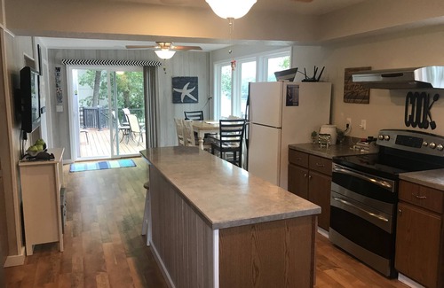 Roach Haus | Einstöckiges Haus in einer sanften, ruhigen Bucht am Lake of the Ozarks