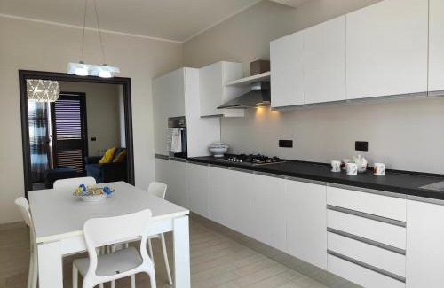 Tiche Wohnung | Siracusa Suite, AC + Wi-Fi + Free Private Parking