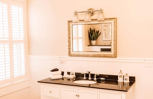 Edenton Bed & Breakfast | Old world charm downtown Edenton near the harbor, with homemade breakfast daily