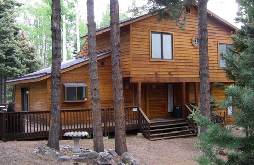 Westcliffe Haus | Sitzen Sie auf Ihrem Deck in einem Alpenwald und neben einem Gebirgsbach