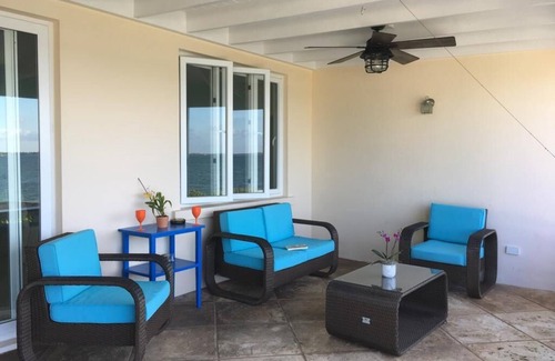 Nassau Haus | Situated on the Ocean Jacaranda Bay Villa