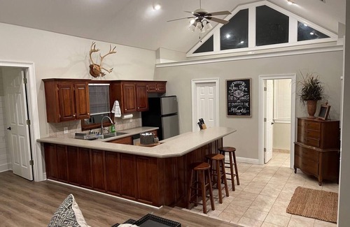 Canton Kabine | Sixes Cabin