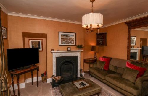 Pickering Haus | Sixpence Cottage