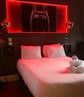 Hillrise Wohnung | Sizzling London Studio with Jacuzzi & Private Bath