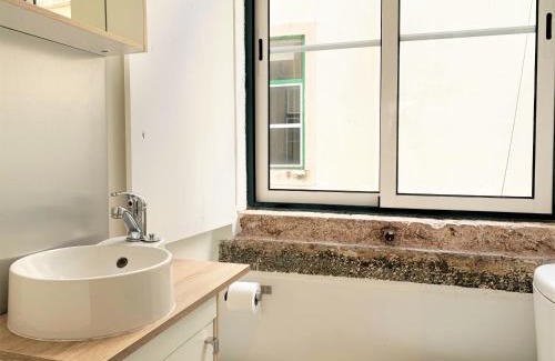 Santa Maria Maior Wohnung | SJ2DeE Heart of Baixa NEW AIR CONDITIONING Spacious 2 apts 4br2ba