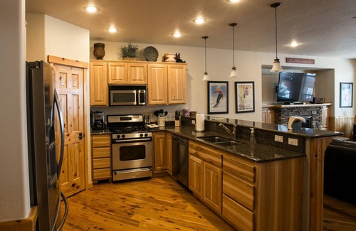 Sandpoint Skihütte | ❄Ski in/out❄- Best Group Rental on Schweitzer- Sleeps 16+ Book now for holidays!