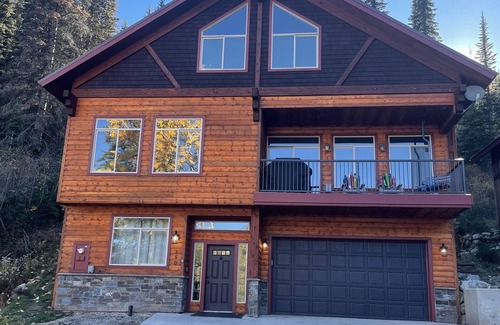 Sandpoint Skihütte | ❄Ski in/out❄- Best Group Rental on Schweitzer- Sleeps 16+ Book now for holidays!