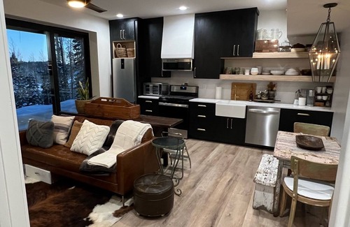 Beaver Kabine | Ski-in-Ski-out Modern Scandinavian Cabin built in 2022 with Jacuzzi