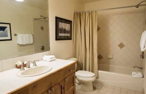 Crested Butte Eigentumswohnung | Ski In/Ski Out "WestWall Lodge" Luxury Mountain Accommodation A104