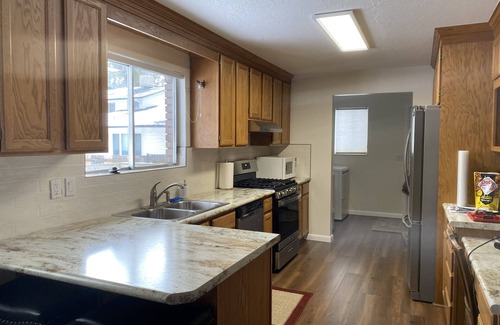 Sandy Haus | Ski Resort Comfy Vacation Home Minutes from Top Ski Resorts in Utah