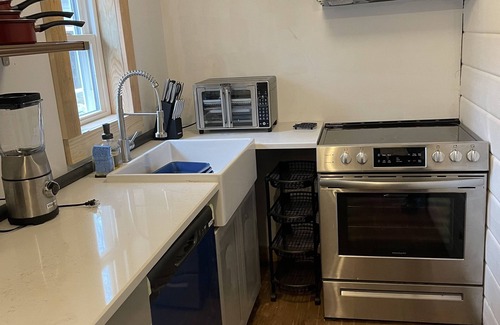 Ashland Haus | Ski retreat near Hunter and Windham. Mountain views! Family and pet friendly!