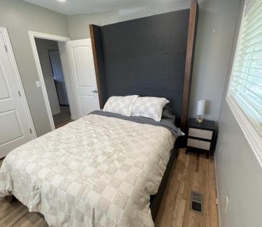 Holladay Haus | Skiing, Stocked Kitchen, 80in TV, Backyard, WD