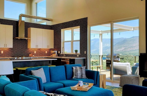 Trimble Villa | SKYHOUSE BASECAMP modern+views+explore+adventure