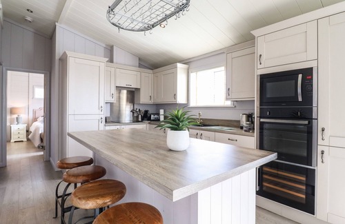 Bury St Edmunds Hütte | SKYLARKS, family friendly, with hot tub in Bury St Edmunds