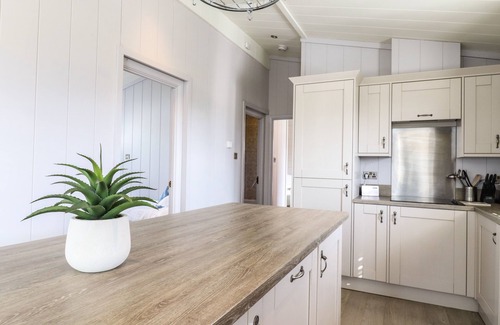 Bury St Edmunds Hütte | SKYLARKS, family friendly, with hot tub in Bury St Edmunds