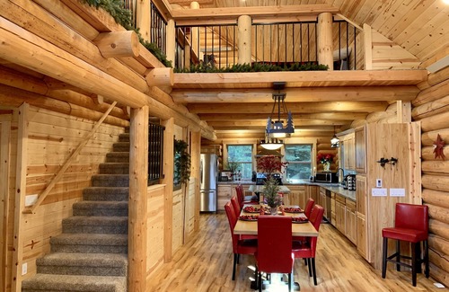 Alta Haus | Skyline Cabin - 3 Story Log Cabin in the Sierras