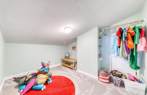 Country Club Estates Haus | Skyline Serenity