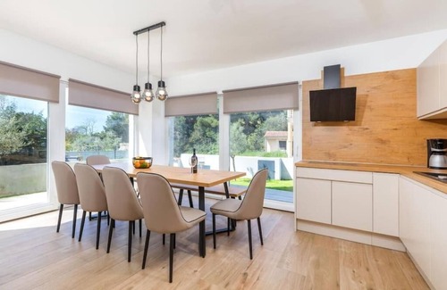 Fazana Villa | Skylounge Villa with pool and sauna