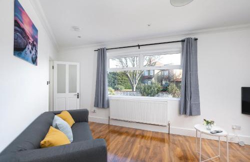Turkey Street Wohnung | Skyvillion - London Enfield 4 Bedroom Cosy House Free Parking Garden