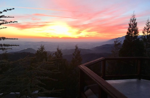 Running Springs Kabine | Wunderschönes Haus & Aussicht, Rodelhügel, Spielzimmer, in der Nähe von Ski & Sky Park