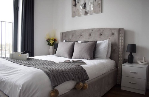 Brentwood Eigentumswohnung | Sleek 2 bed with balcony in Brentwood