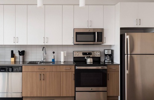 Five Points South Wohnung | Sleek 2BR Apt | Pool + Easy Downtown Access