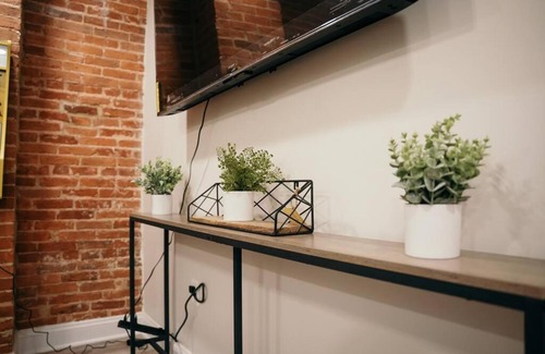 Fells Point Wohnung | Sleek and Cozy Micro Fells Point Residence!