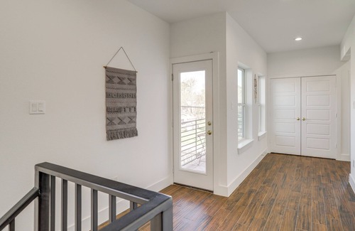 Garden Oaks Haus | Sleek Home w/ Screened Patio & Yard in Houston!