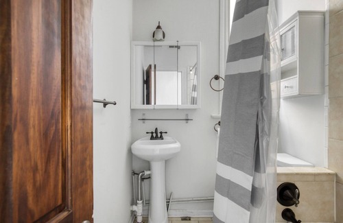 Park West Wohnung | Sleek Lincoln Park 3BR, near L and Lincoln Park, by Blueground