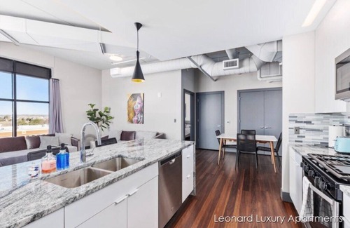 Nelson Wohnung | Sleek Modern Corner Luxury Apartment with Water/City Views - Leonard Luxury