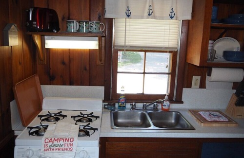 Honor Kabine | Sleeping Bear Riverside Cabins - Cabin #1