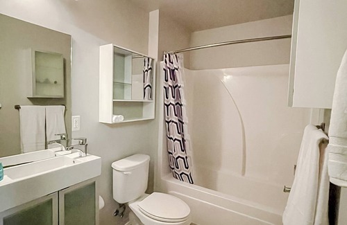 Downtown Springfield Wohnung | Sleepover Amazing 1BD/1BA + Gym - Downtown Springfield