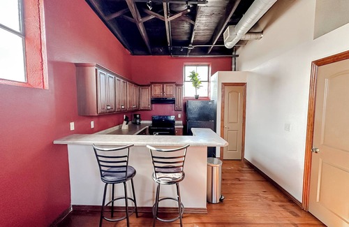 Springfield Wohnung | Sleepover Extraordinary 2BD/1BA + Parking - Downtown Springfield