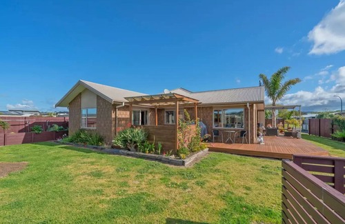 Whitianga Haus | Sleeps 10 and a Minutes walk to the beach