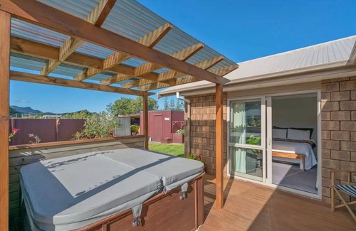 Whitianga Haus | Sleeps 10 and a Minutes walk to the beach
