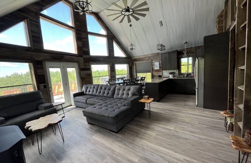 Jackson Kabine | Sleeps 11, an amazing view. See 3 states on a clear day. Pic don’t do it justice