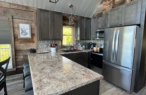 Jackson Kabine | Sleeps 11, an amazing view. See 3 states on a clear day. Pic don’t do it justice