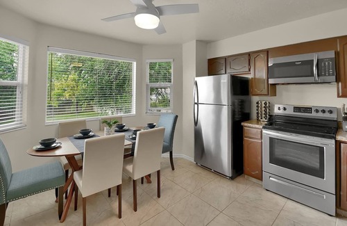 Canyon Rim Haus | Sleeps 11 - Family Friendly - Washer+Dryer - PlayStation Pro - Games - Fast Wifi