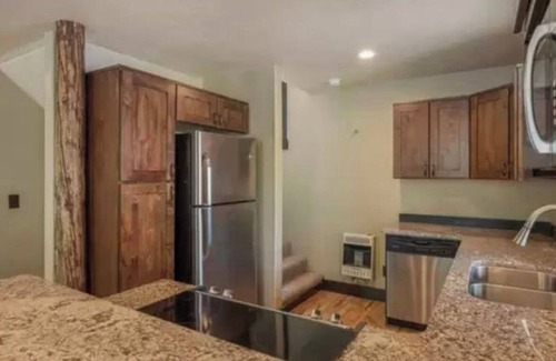 Mammoth Creek Kabine | Sleeps 11 - Spacious cabin getaway 1-mile from Panguitch Lake