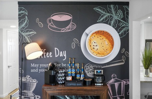 East Hemet Haus | Hemet Gem: Pool, Hot Tub, Game Room & Fire Pit - NO CLEANING FEE!