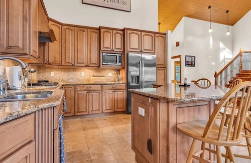 North Sebago Haus | SLEEPS 14 WITH A SANDY BEACH AND A DOCK