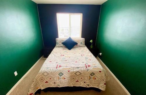 Payson Haus | Sleeps 20! Rare Family Friendly House.