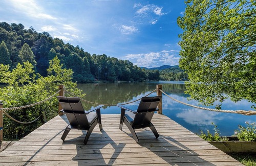 Ellijay Kabine | Grand elegante rustikale Lodge auf einem unberührten privaten See!