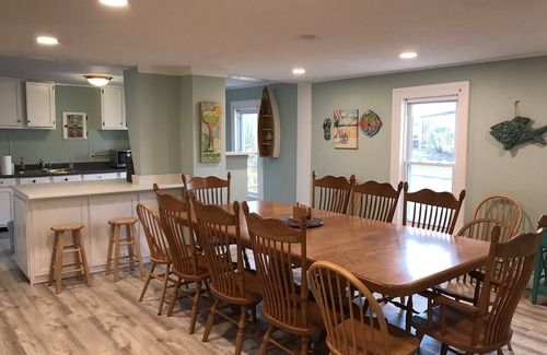 Lake Geneva Haus | Schlafmöglichkeiten für 35, 13 Schlafzimmer, 7 Bäder, Downtown Lake Geneva, 2 Häuser gleichen Eigentums